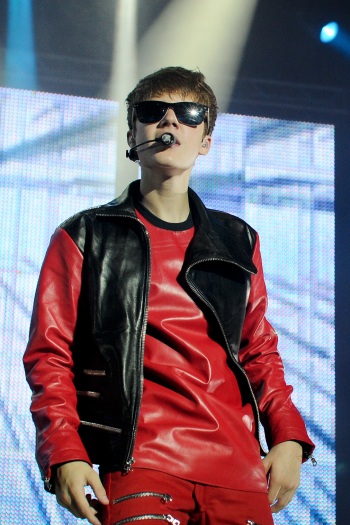 Julia Chequer/R7 Mais um clique do cantor canadense Justin Bieber, de apenas 17 anos e que já vendeu mais de 11 milhões de CDs em todo o mundo