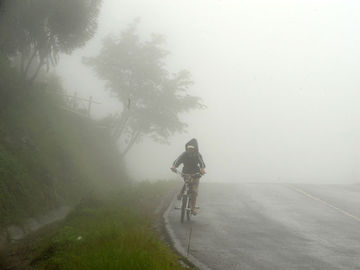 http://i1.r7.com/data/files/2C95/948F/3300/BD12/0133/0FC6/F257/4E84/chuva_honduras_AFP-700.jpg