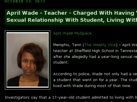 April Wade garante que só beijava o seu pupilo. Sexo, nem pensar (Reprodução The Weekly Vice) professora