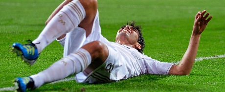 Kaká lesiona panturrilha e vira dúvida no Real Madrid e na seleção brasileira