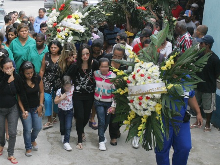 Coroa_Flores_Marcelinho_Niterói