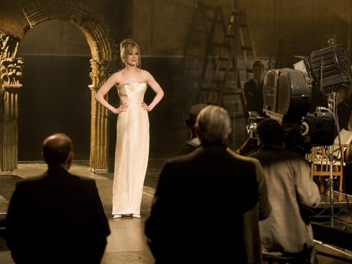 Em Nine (2009), Nicole Kidman vive a atriz Claudia Jenssen, musa do diretor Guido Contini, vivido por Daniel Day-Lewis