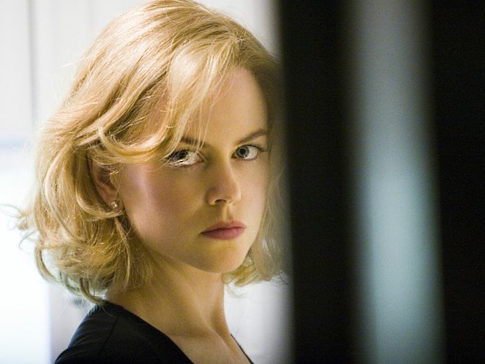 Em Invasores (2007), a psiquiatra Carol (Nicole Kidman) descobre uma misteriosa epidemia de origem extraterrestre. Quando seu filho é infectado, ela e seu ...