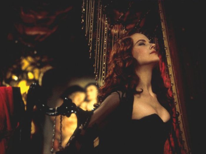 Nicole Kidman é a prostituta Satine, em Moulin Rouge - Amor em Vermelho (2001), por quem o escritor Christian (Ewan McGregor) irá se apaixonar e viver uma ...