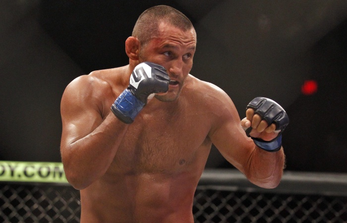 Carrasco de brasileiros cai tr&ecirc;s posi&ccedil;&otilde;es no ranking do UFC - Mais ...