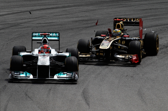 Getty-Paul-Gilham-27112011-Michael-Schumacher-Bruno-Senna-Brasil-F1-700.jpg