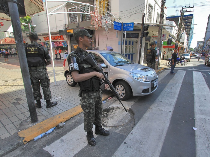 Greve de PMs no Ceará faz comerciantes fecharem portas medo de