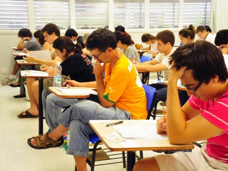 Medicina &eacute; o curso mais concorrido da Fuvest 2013 - Educa&ccedil;&atilde;o - R7