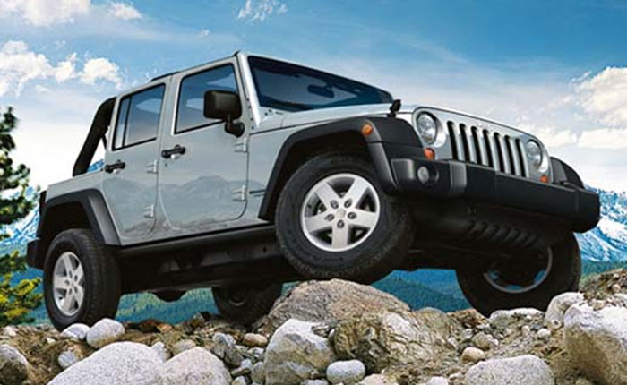 A versão 2012 do Jeep Wrangler chega ao Brasil no início de fevereiro partindo do preço de R$ 129.900. A versão de entrada é a de duas portas, com o novo m...
