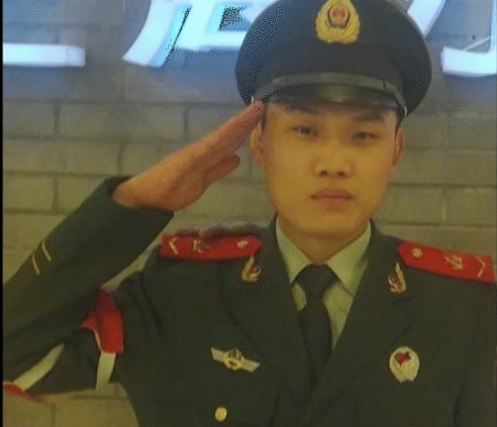 chin&ecirc;s como policial