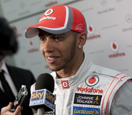 Lewis Hamilton está confiante com o novo MP4-27, apresentado na Inglaterra
