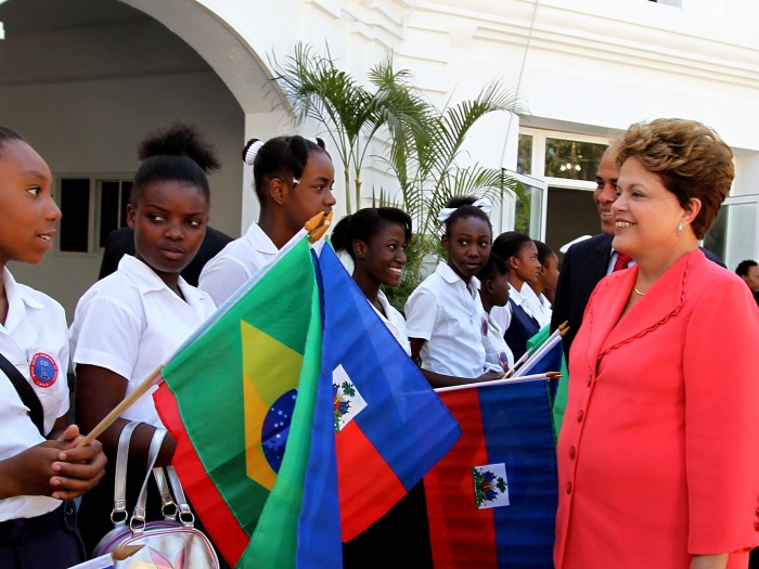 dilma-chega-haiti-tl-20120201