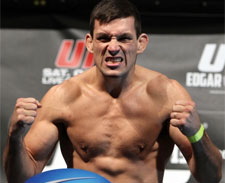 UFC/Divulgação Demian Maia quebra a mão em <br>luta no UFC e anuncia cirurgia