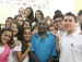 Estudantes ajudam vendedor de balas vítima de roubo