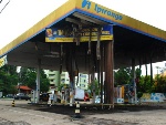 Posto de combustível pega fogo após acidente