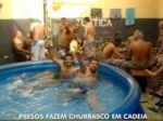 Presos fazem festa <br>em piscina na cadeia