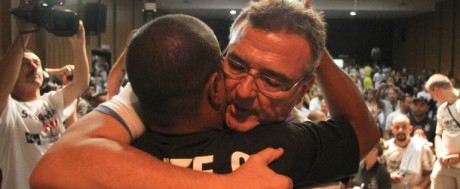 Com bênção de Andrés, Mário Gobbi vence e é novo presidente do Timão