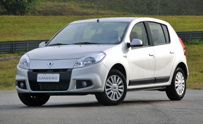 Renault Sandero 1.0 16V (etanol/gasolina): 8/12,1 km/l (cidade) e 8,8/13 km/l (estrada)