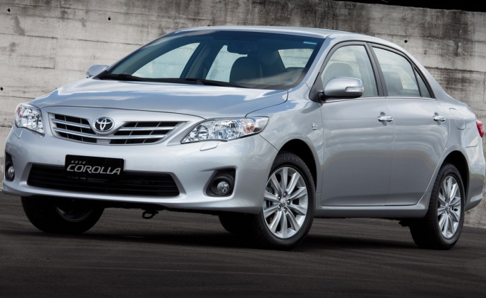 Toyota Corolla 1.8 (etanol/gasolina): 7/10,2 km/l (cidade) e 9,6/13,5 km/l (estrada) na versão com câmbio manual; 7,1/10,5 km/l (cidade) e 9,1/13,3 km/l (e...