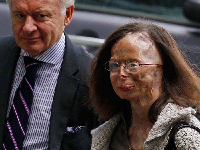 Patricia chega com o seu advogado, Daniel Spreutels, à corte em Bruxelas (Yves Herman/Reuters) bélgica, patricia lefranc, 700