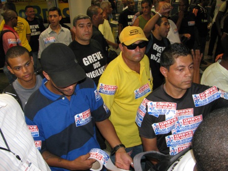 Greve dos vigilantes não tem data para terminar; cerca de 60% da categoria adere ao movimento no Rio