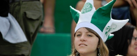 Duelo alviverde em Campinas, Timão no Pacaembu; o futebol em imagens