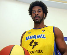 Magnano exige comprometimento dos atletas da seleção de basquete