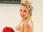 Sabrina Boing Boing posa para ensaio como noiva sexy
