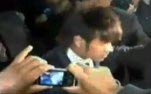 Rapaz tenta levar <br>brinco de Neymar