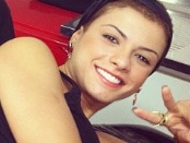 Babi Rossi faz tatuagem no bumbum. Espie