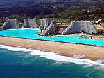 Resort na costa do Chile gasta R$ 3,2 bilhões para <br> construir a maior piscina do mundo. Mergulhe!