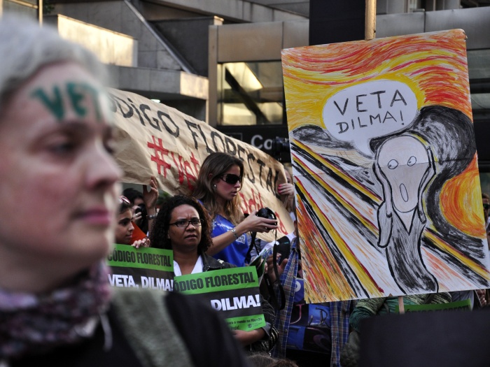 Veja personalidades contra e a favor do veto