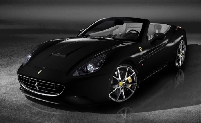 Divulgação Vamos combinar que Bieber deu sorte. Por mais grana que o cantor canadense tenha, não ficaria nada barato consertar os danos à Ferrari California caso o ac...