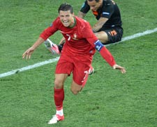 CR7 coloca Portugal nas quartas da Eurocopa