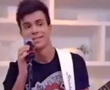 Playback falha e banda Restart paga mico em rede nacional. Assista