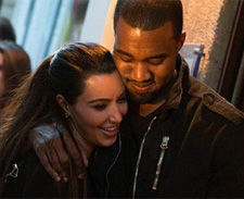 Casal Kim Kardashian e Kanye West curte romance em Paris. Confira