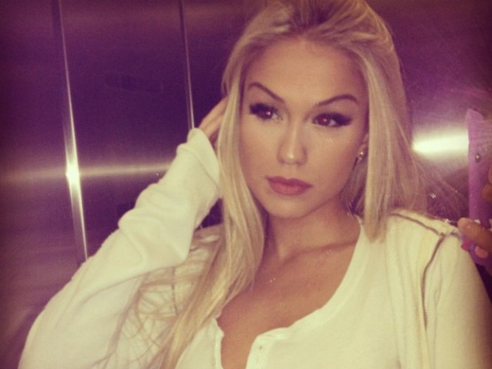 Carol Belli teria trocado beijos com Neymar - Famosos e TV - R7