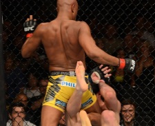 Anderson Silva nocauteia falastrão Chael Sonnen no segundo round