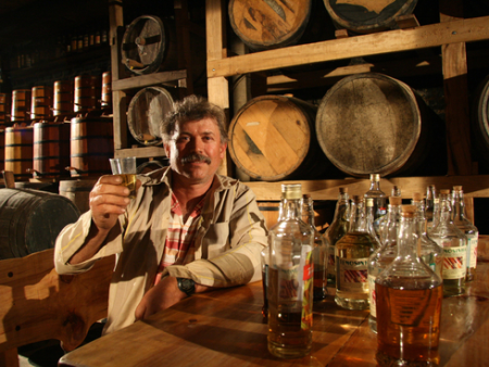 No dicionário, mais de 150 verbetes definem a bebida
(Divulgação)
cachaça