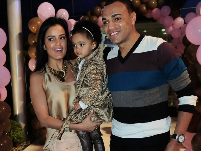 Luciele di Camargo e Denilson fazem festa de anivers&aacute;rio para a filha