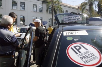 Governo deve adiar aumento do IPI para ve&iacute;culos - Economia - R7