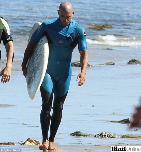 Isso sim &eacute; fidelidade! Astro do surfe esnoba sereias em Malibu ...