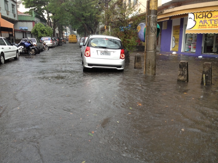 A chuva também atingiu o Rio de Janeiro e alagou ruas de bairros como Vila Isabel, na zona norte
(Isabele Rangel / R7)
cheia