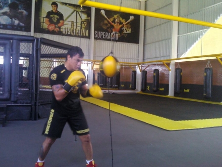 O tetracampeão mundial de boxe, Acelino Popó Freitas, abriu o evento.