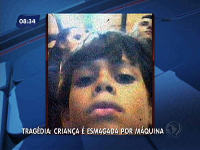 RJ: Menino de 10 anos morre após ser cortado ao meio por máquina de