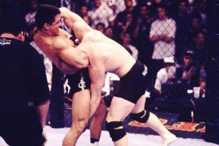 Ex-campe&atilde;o do UFC prev&ecirc; fim tr&aacute;gico do Strikeforce - Mais ...