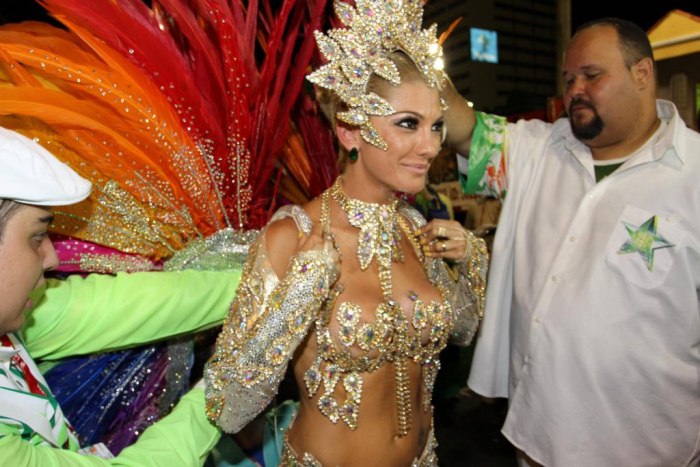 Antonia Fontenelle brinca com idade: &ldquo;N&atilde;o tenho corpinho de 40 ...