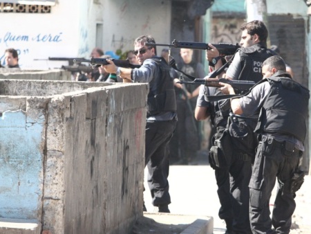 For&ccedil;a policial se prepara para ocupar favelas com maior ... - Not&iacute;cias