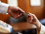 Consumo fraco tira R$ 27 bilhões da economia