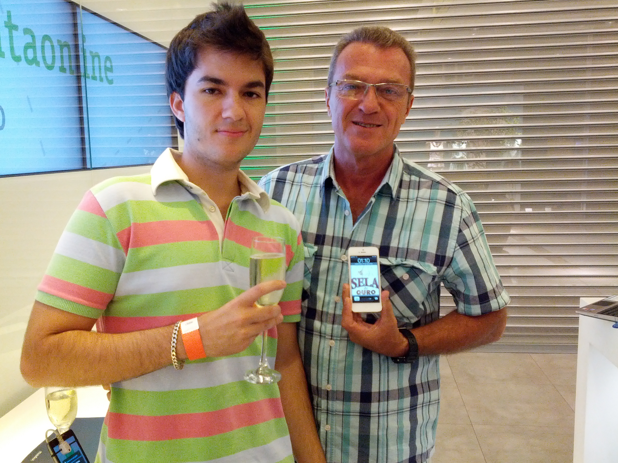 Come&ccedil;a venda do iPhone 5 no Brasil; modelo mais caro sai por R ...